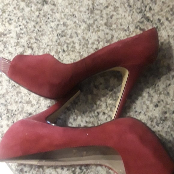 Shoes - Picture 2 of 8